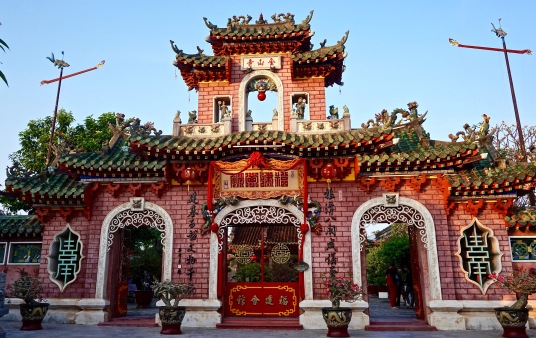 The Quan Cong Temple in Hoi An, #Vietnam was built in 1653 by the #Chinese and #Vietnamese. The temple symbolizes the Blue Dragon & the White Tiger.